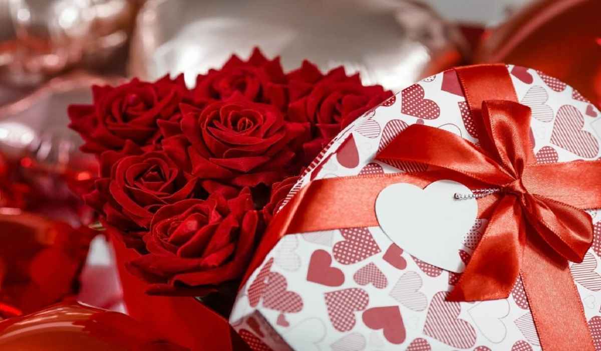 Romantic Valentine's Gift Box for Couples