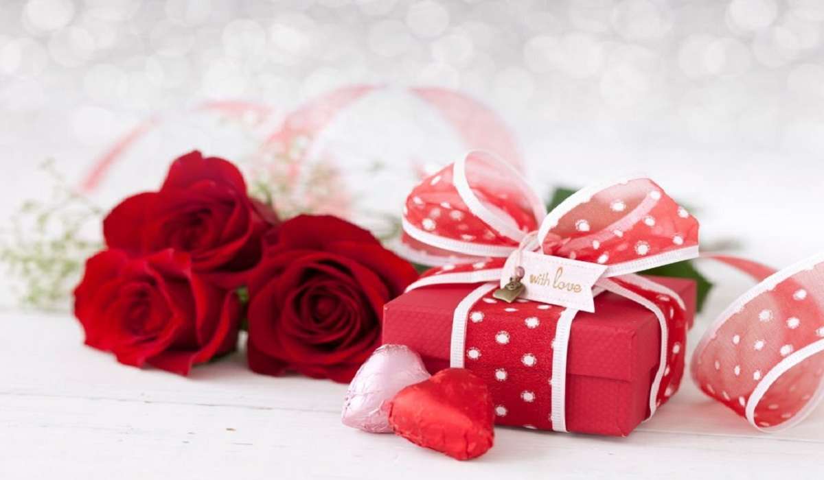 Elegant Rose Box Gift showcasing beautiful preserved roses